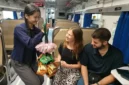 Seorang penumpang kereta dari wisatawan asing