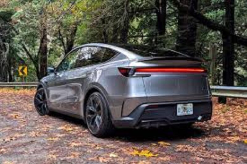 Tesla Model Y salah satu mobil Listrik terbaik 2026