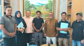 Yayasan Raden Hamzah Putra Pangeran Ojoet dan  Suku Anak Dalam Resmi Teken Perjanjian di hadapan Notaris
(Foto: Dok. mahmud)