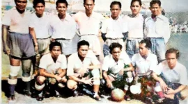 Andi Ramang Legenda Sepak Bola Indonesia, Bikin Uni Soviet Kewalahan di Olimpiade 1956Andi Ramang Legenda Sepak Bola Indonesia, Bikin Uni Soviet Kewalahan di Olimpiade 1956Andi Ramang Legenda Sepak Bola Indonesia, Bikin Uni Soviet Kewalahan di Olimpiade 1956Andi Ramang Legenda Sepak Bola Indonesia, Bikin Uni Soviet Kewalahan di Olimpiade 1956Andi Ramang Legenda Sepak Bola Indonesia, Bikin Uni Soviet Kewalahan di Olimpiade 1956 ( foto pemain legendaris Timnas Indonesia dan PSM Makassar, Andi Ramang dan patung sang pemain. [IG: redgankdbugis]