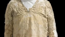 Gaun Tarkhan sebagai pakaian jahit.tertuaUFoto:ABC.El Vestido Tarkhan)