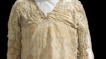 Gaun Tarkhan sebagai pakaian jahit.tertuaUFoto:ABC.El Vestido Tarkhan)