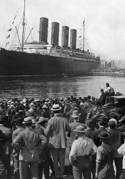 Titanic: Kapal Termewah di Dunia Tenggelam di Samudra Atlantik Utara, 15 April 1912