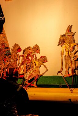 Wayang Kulit  warisan budaya Indonesia yang paling terkenal.