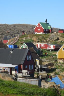 FENOMENA MIDNIGHT SUN – DESA YANG 4 BULAN TIDAK PERNAH MALAM DI KEPULAUAN SVALBARD, NORWEGIA