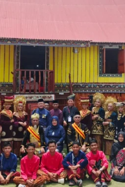Pewaris Kerajaan Alam Djamboe Lipo Gelar Pelepasan Rajo Manjalani Rantau dan Anugerahkan Gelar Adat untuk Kerabat Malaysia