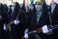  PEREMPUAN IRAN MULAI PELATIHAN MILITER, DIAJARI CARA PEGANG SENJATA HINGGA TEKNIK TEMPUR (Foto: Tempo)