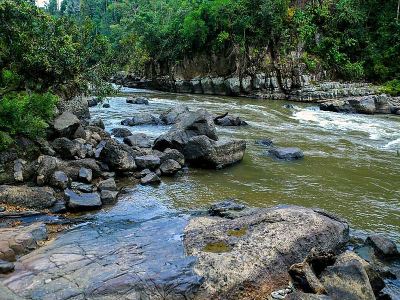 VIRAL! PENGUSAHA KAYA SUNGAI TUTUNG KENCING DI TANDON UMUM - WARGA MINTA MAAF TAPI DIKURUNG? (Foto:Wisata)
