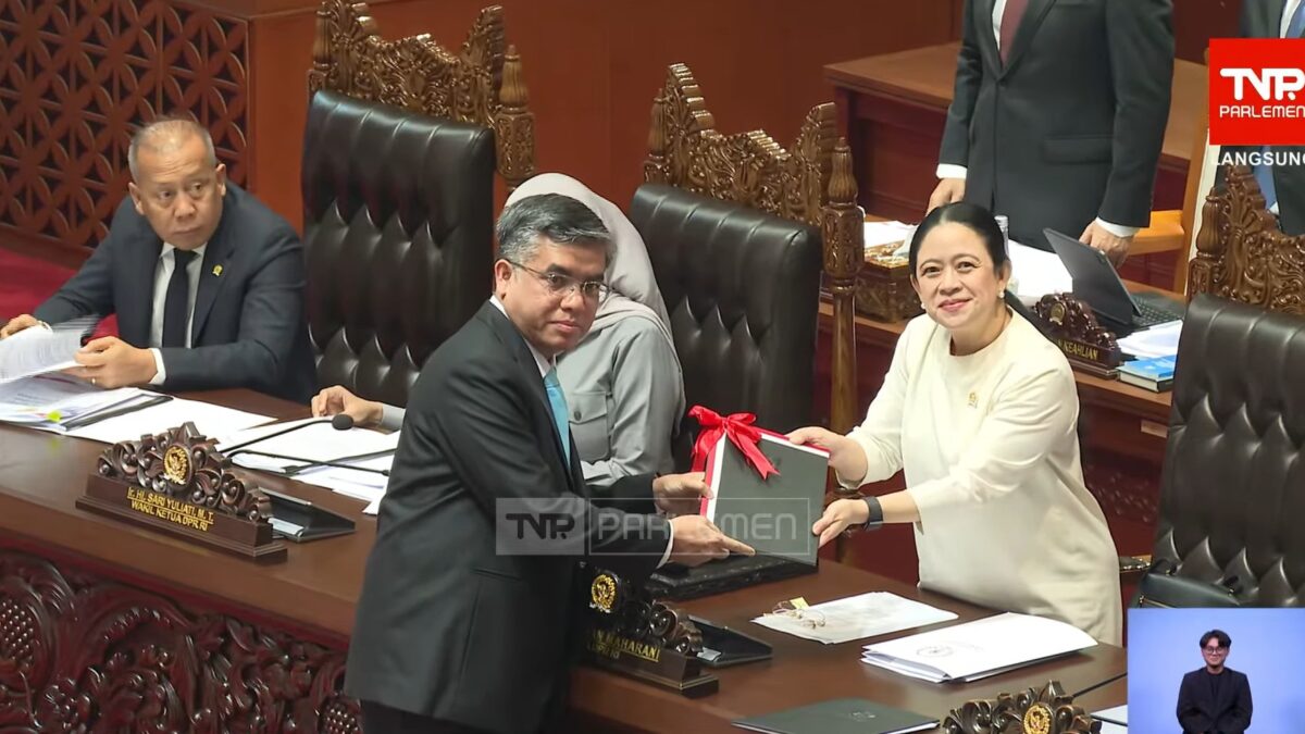 DPR RESMI SAHKAN RUU PERLINDUNGAN KETENAGAKERJAAN JADI UNDANG-UNDANG (Foto: AFU)